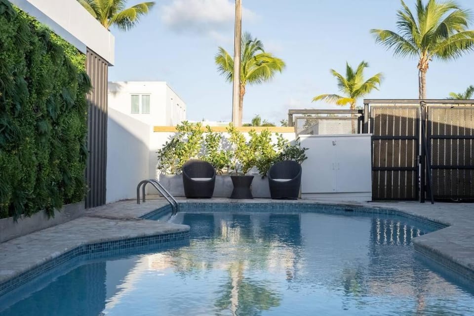 Swimming pool, Swimming pool
