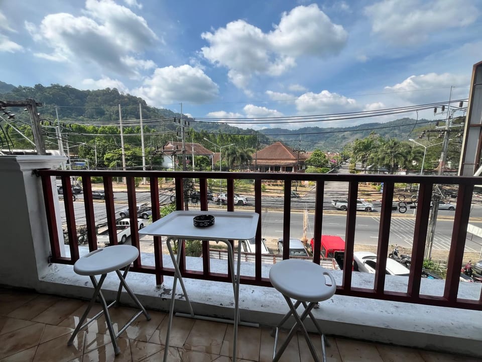 Natural landscape, Balcony/Terrace, Dining area