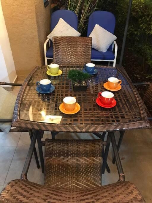 Coffee/tea facilities, Food and drinks, Seating area, Dining area, Food, Breakfast, Drinks