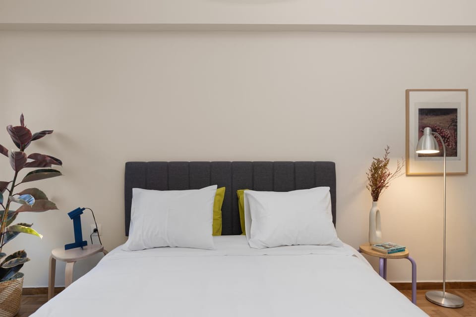 Bed, Photo of the whole room, Decorative detail, Bedroom