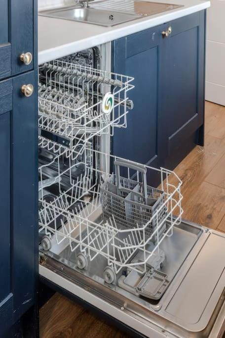 The Clissold, Two Bedroom Apartment N5 Apartment in London Borough of Islington
