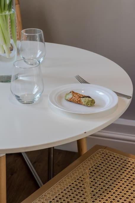 The Clissold, Two Bedroom Apartment N5 Apartment in London Borough of Islington