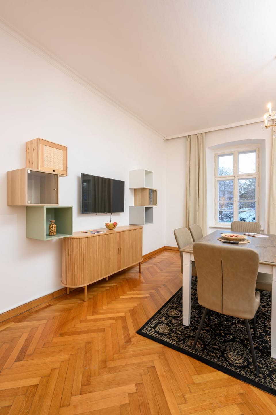 TV and multimedia, Dining area