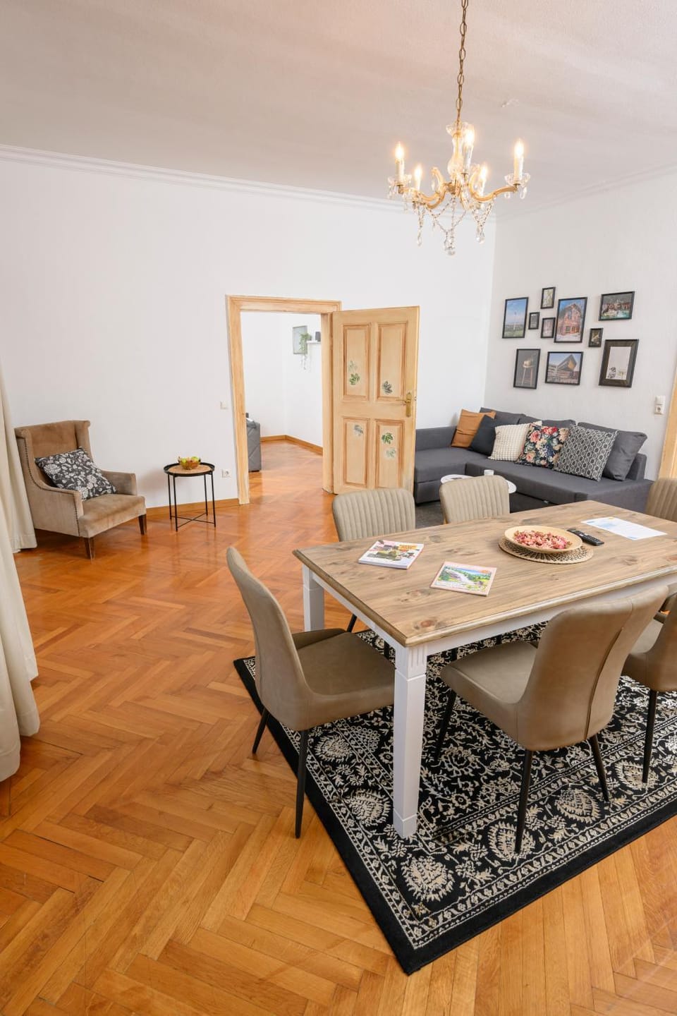 Living room, Seating area, Dining area