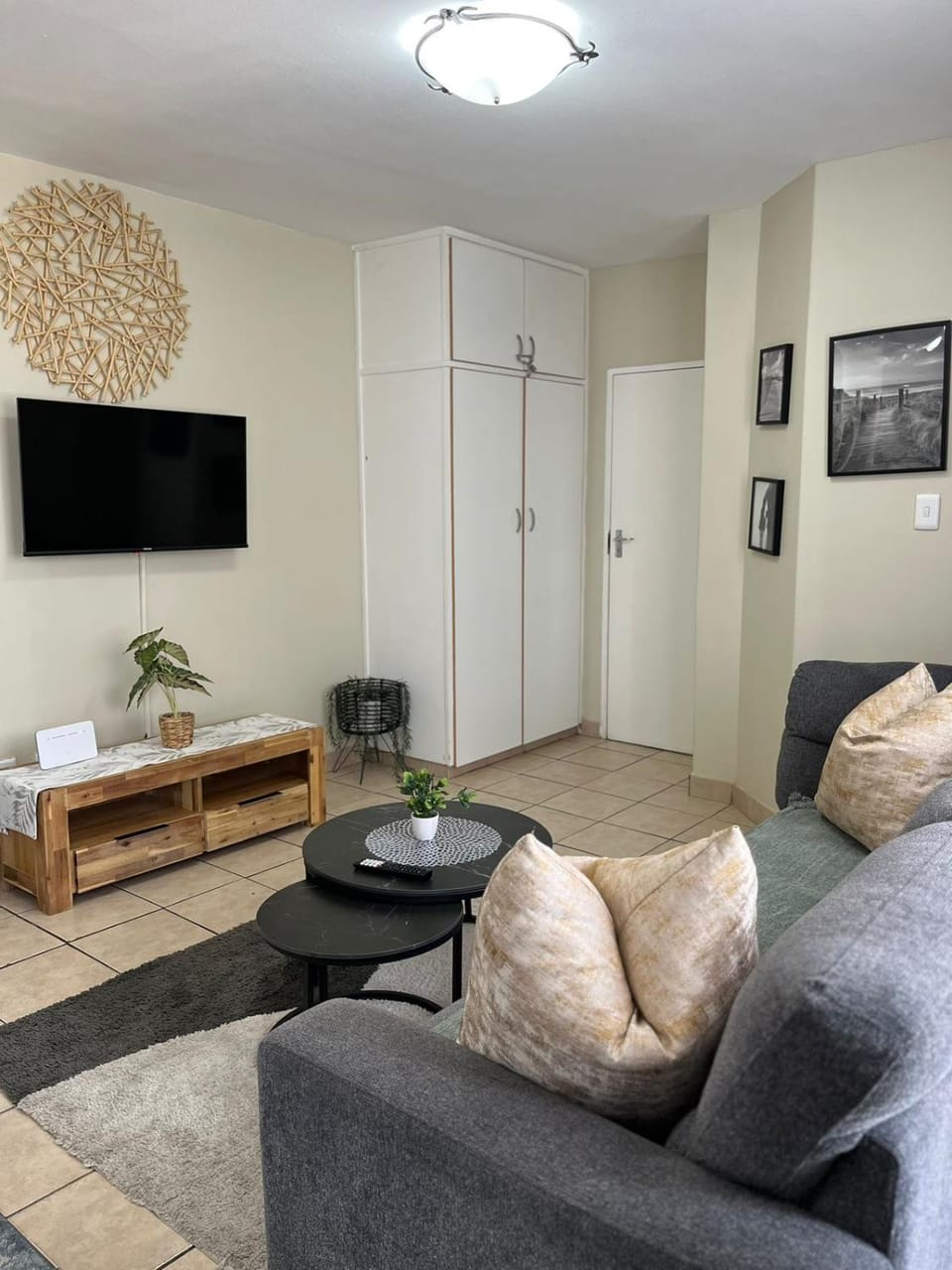 Exclusive Stays @ Rea's Oceanic Hotels Apartment in Durban