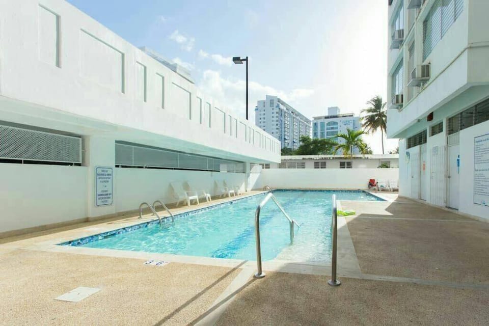 Marias Beach 1BDR Oceanfront Pool Parking Apartment in Carolina