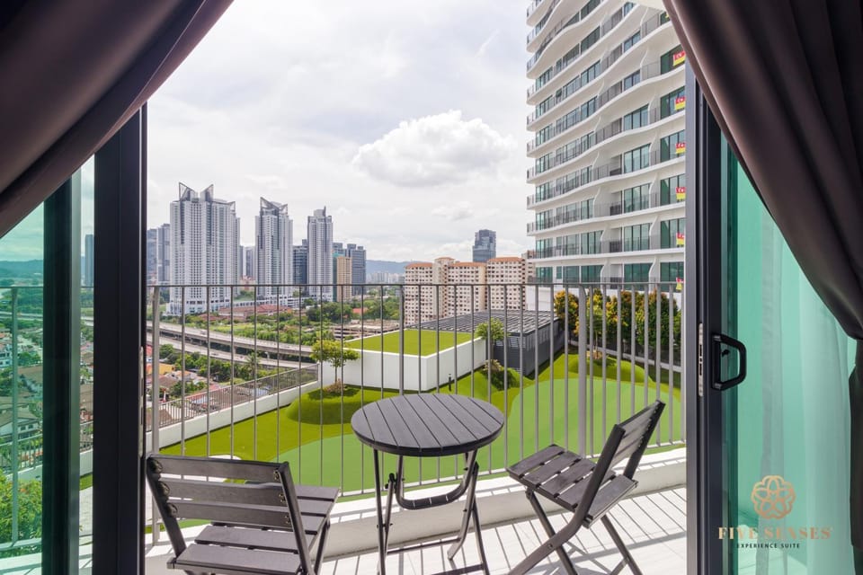 Balcony/Terrace, City view