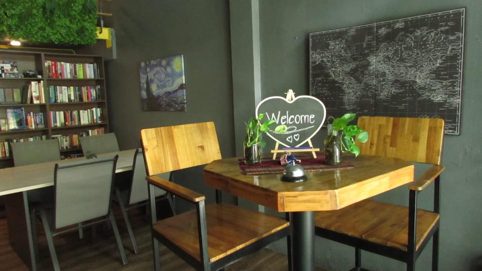Coffee/tea facilities, Meeting/conference room, Quiet street view