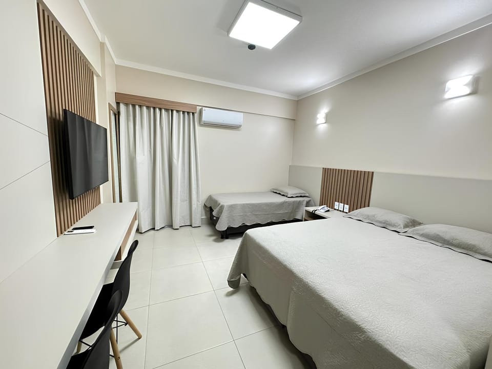 Communal lounge/ TV room, Bed, TV and multimedia, Photo of the whole room, Evening entertainment, Bedroom, air conditioner