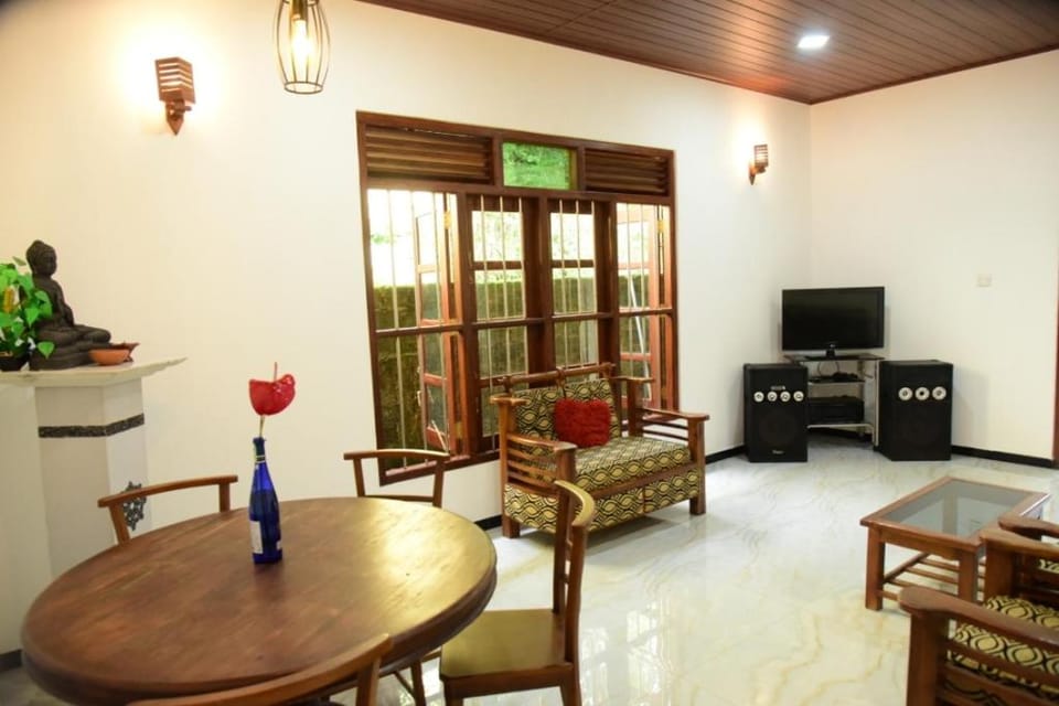 Communal lounge/ TV room, TV and multimedia, Living room, Seating area, Dining area, Evening entertainment