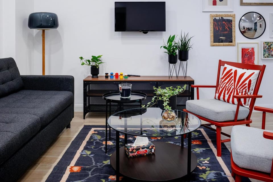 Communal lounge/ TV room, TV and multimedia, Living room, Decorative detail, Seating area, Evening entertainment, internet, internet, air conditioner, air conditioner
