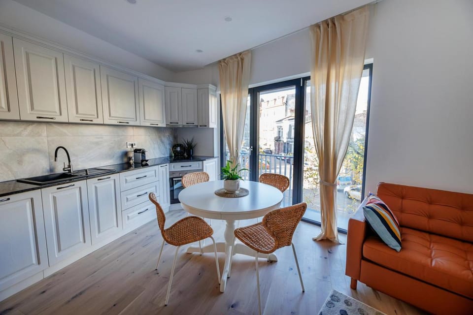 Coffee/tea facilities, Balcony/Terrace, Balcony/Terrace, Kitchen or kitchenette, Living room, Seating area, Dining area, internet, internet, minibar, pet friendly, storage, storage, stove