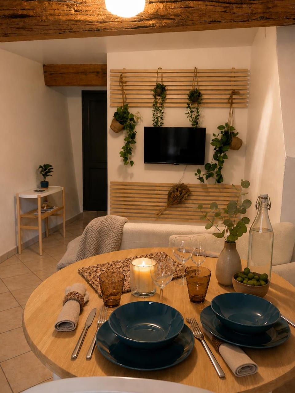 TV and multimedia, Living room, Seating area, Dining area
