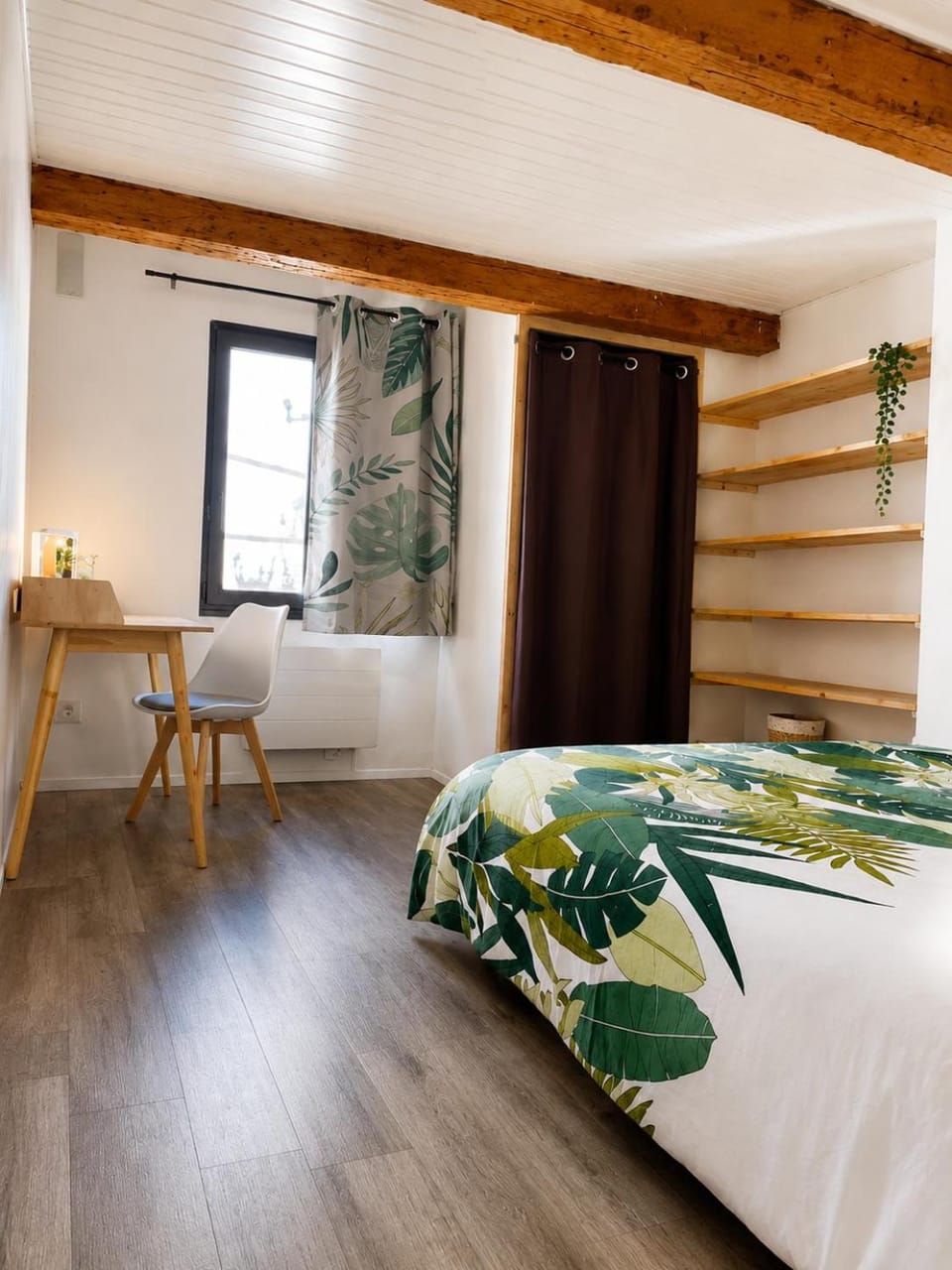Bed, Photo of the whole room, Bedroom