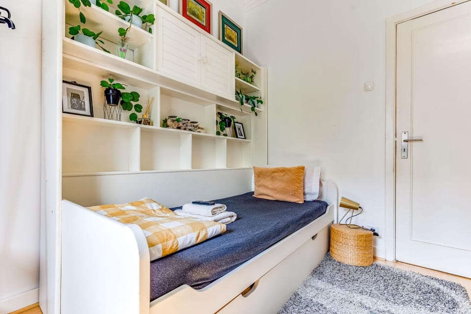Bed, Bedroom, towels, wardrobe