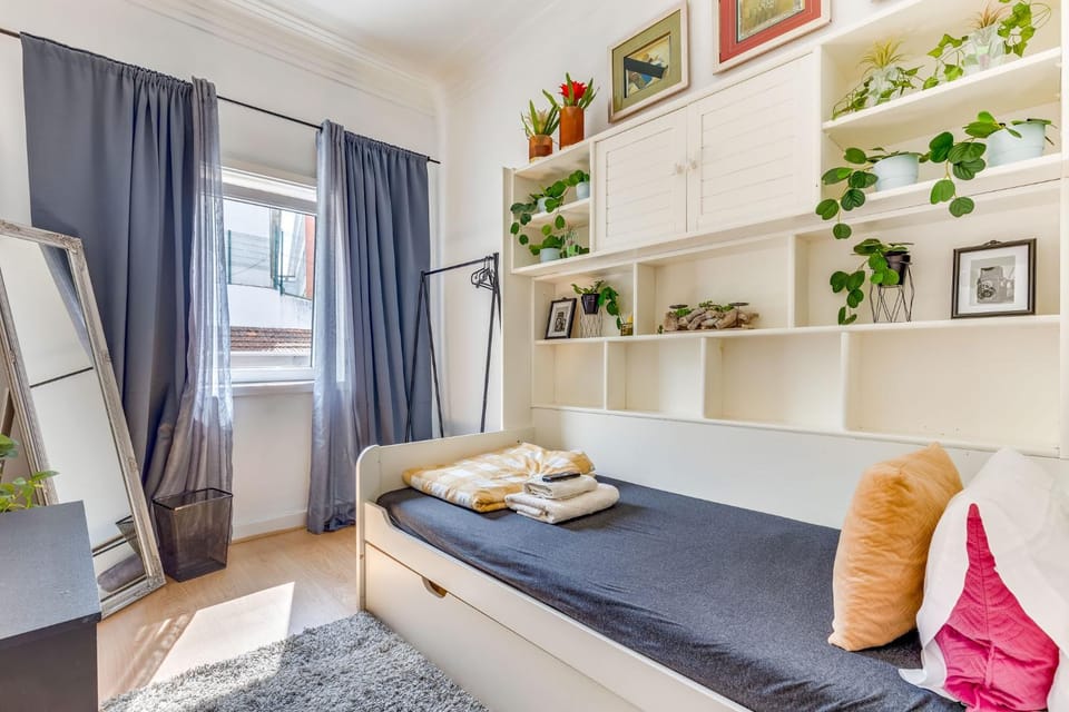 Bed, Bedroom, towels, wardrobe