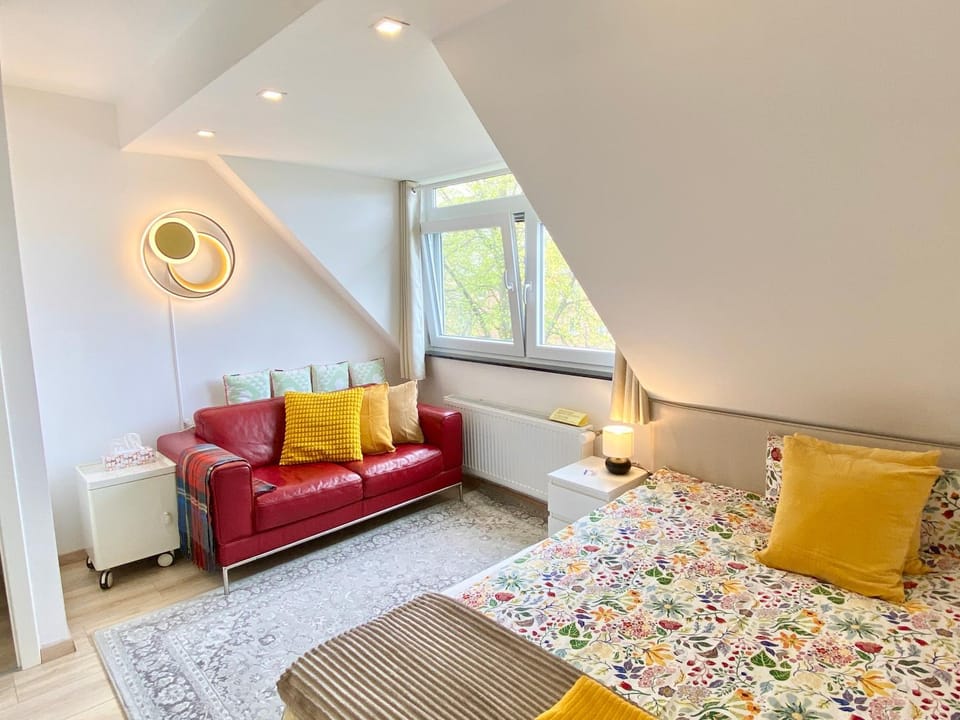 Ruhige Gästezimmer in Bonn mit Gemeinschaftsbad & Küche Vacation rental in Bonn