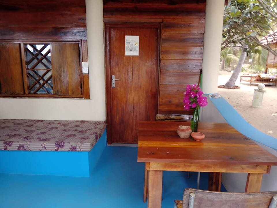 Patio, Facade/entrance, Living room, Seating area, Dining area, Sea view, hair dresser