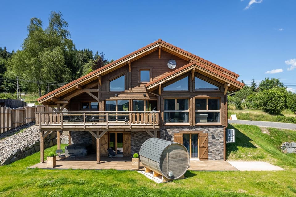 Property building, Spring, Natural landscape, Activities, Garden, Hot Tub, Sauna, Skiing