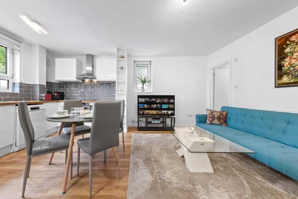 Kitchen or kitchenette, Living room, Seating area, Dining area, pet friendly
