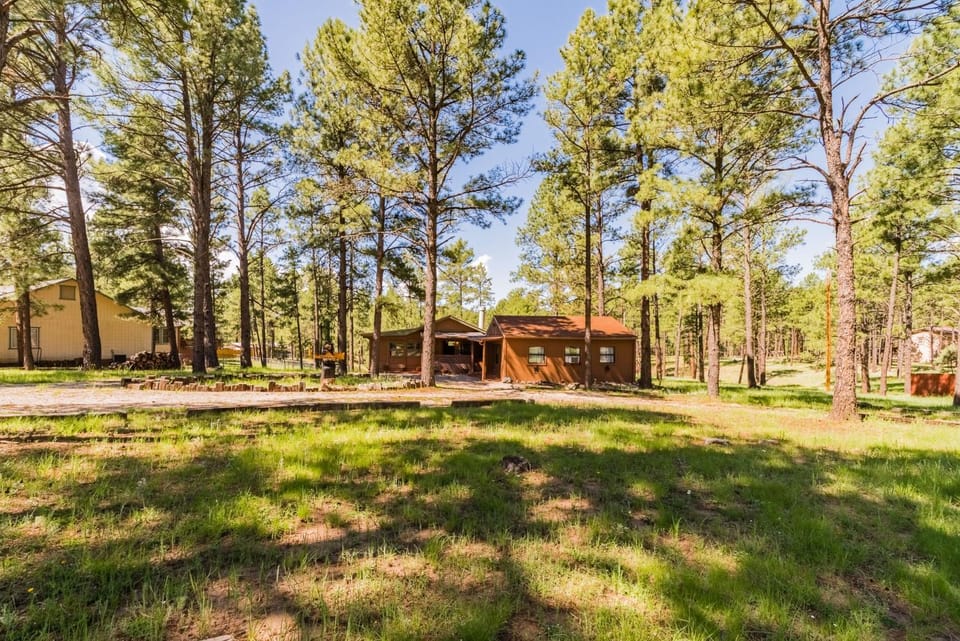Deer Meadows: Adorable, Centrally Located Ruidoso Cabin with Private Hot Tub! Cabin in Ruidoso
