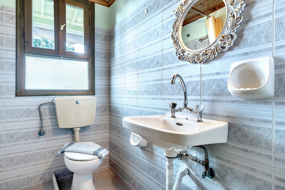 Bathroom, Living room