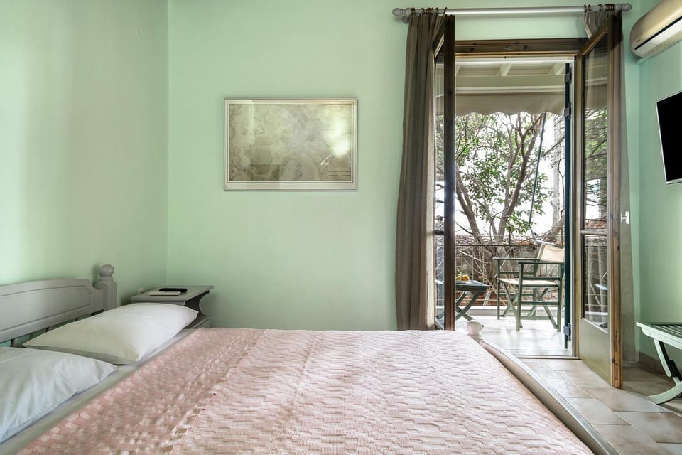 Property building, Living room, Bedroom