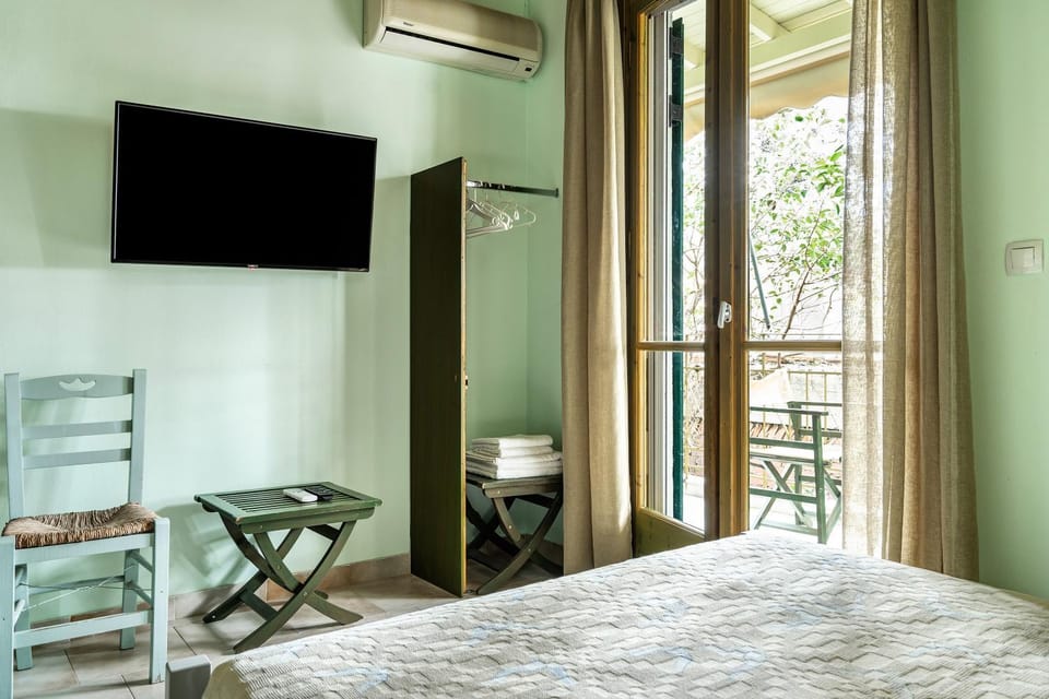 Living room, Bedroom