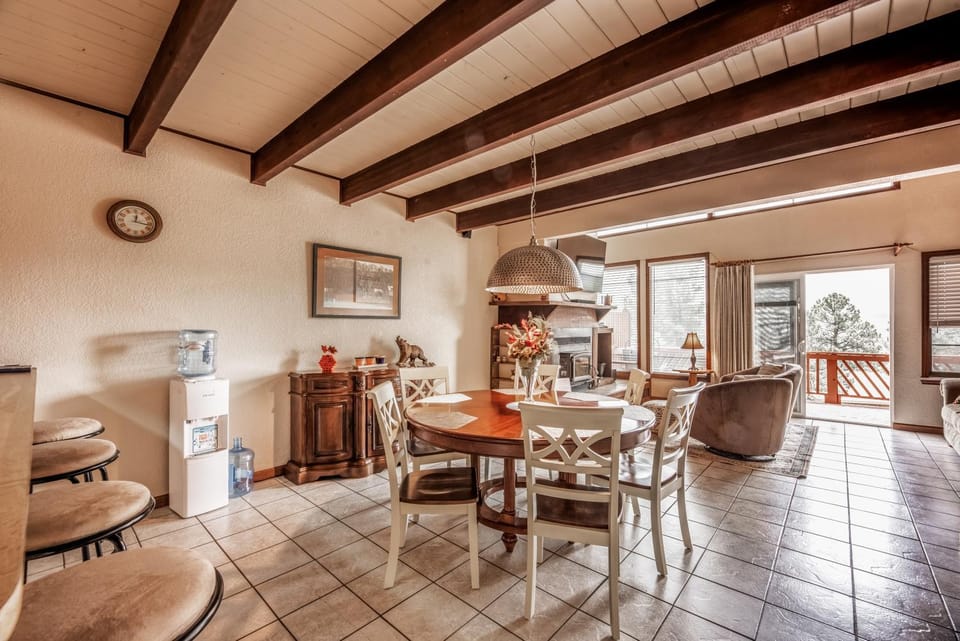 Grande View Condo: 3 Bedroom 2 Bathroom Townhome with a Game Room! House in Ruidoso