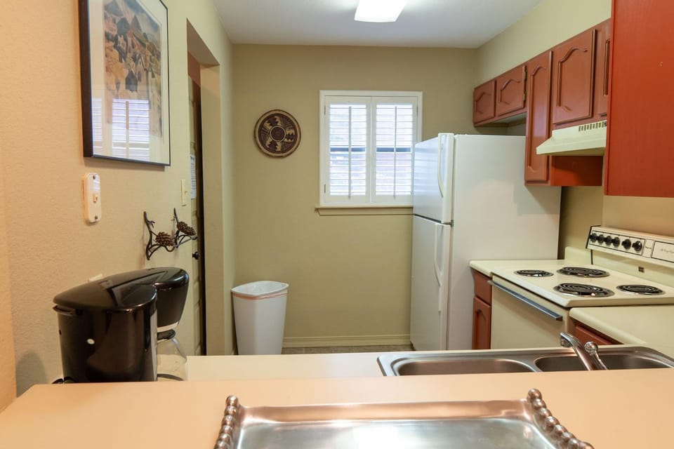 Grisham's View Condo: Central Condo with a Golf Course View! House in Ruidoso