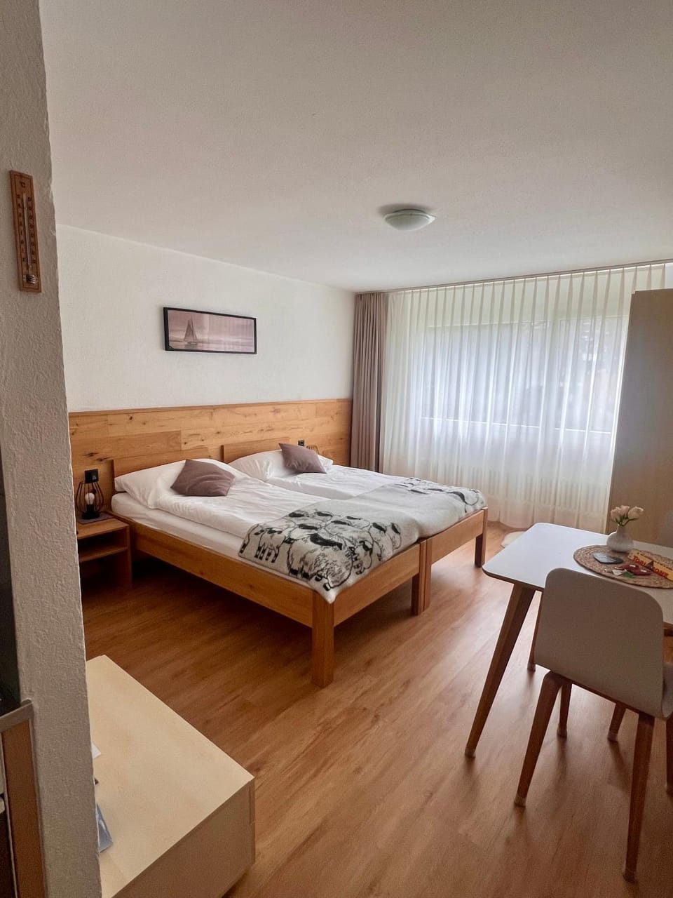 Bed, Photo of the whole room