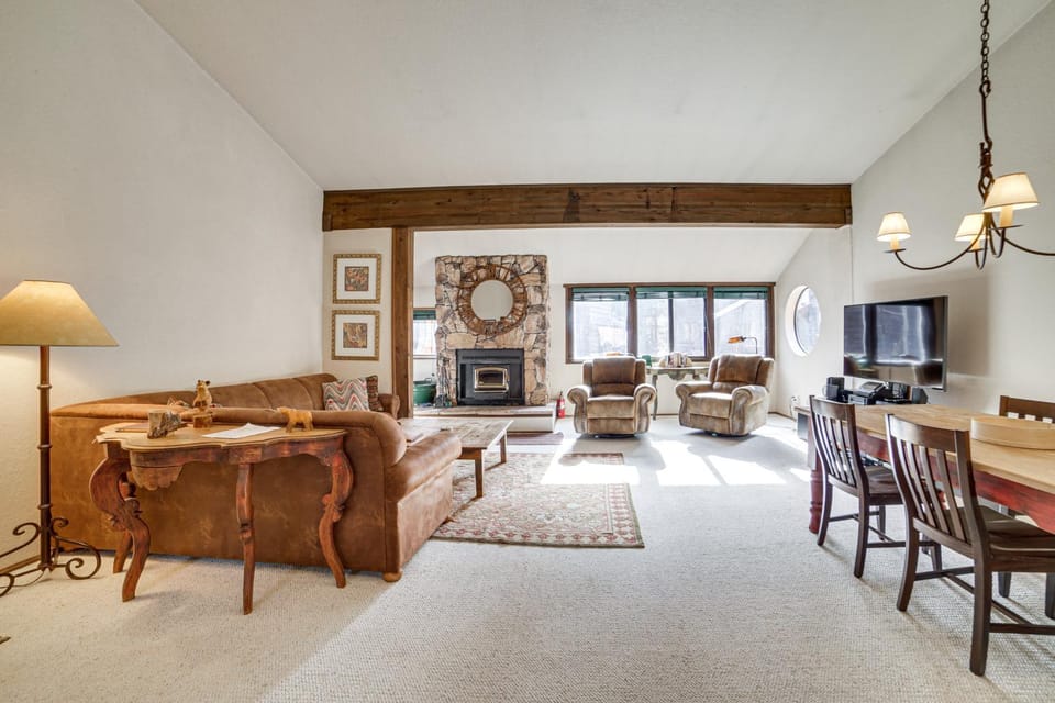 Mammoth Lakes Condo: Walk to Village & Gondola! House in Mammoth Lakes