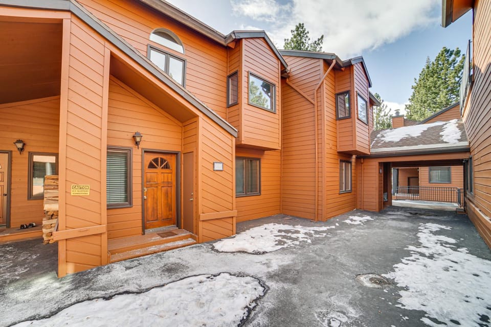 Mammoth Lakes Condo: Walk to Village & Gondola! House in Mammoth Lakes