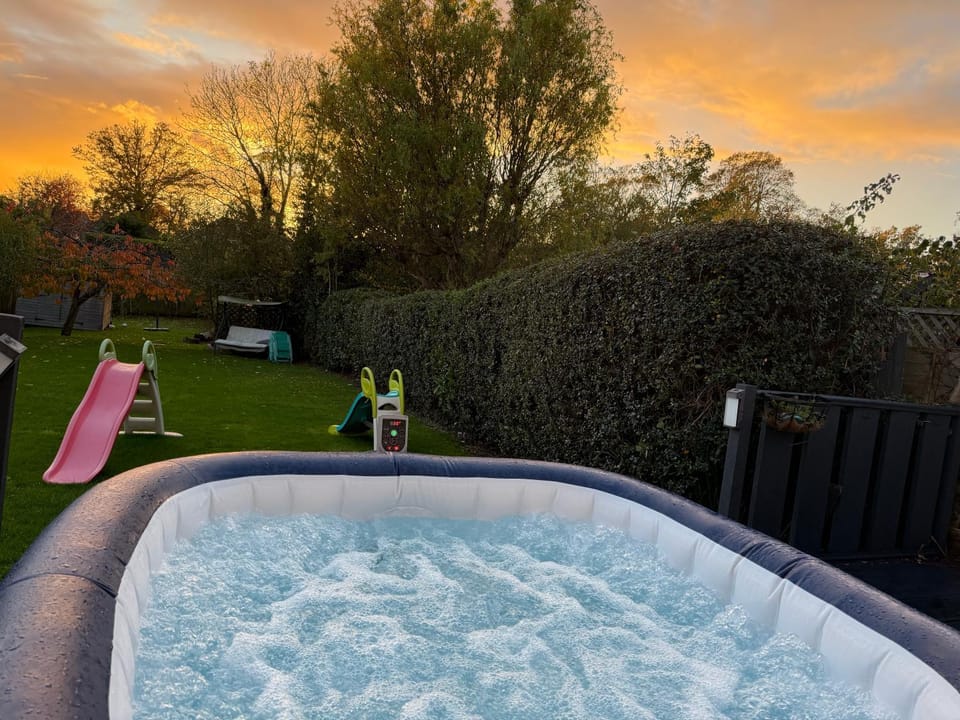 Fareham Heights 5BR, Lrg drive, LazySpa at extra cost, Lux, modern and Comfy House in Fareham