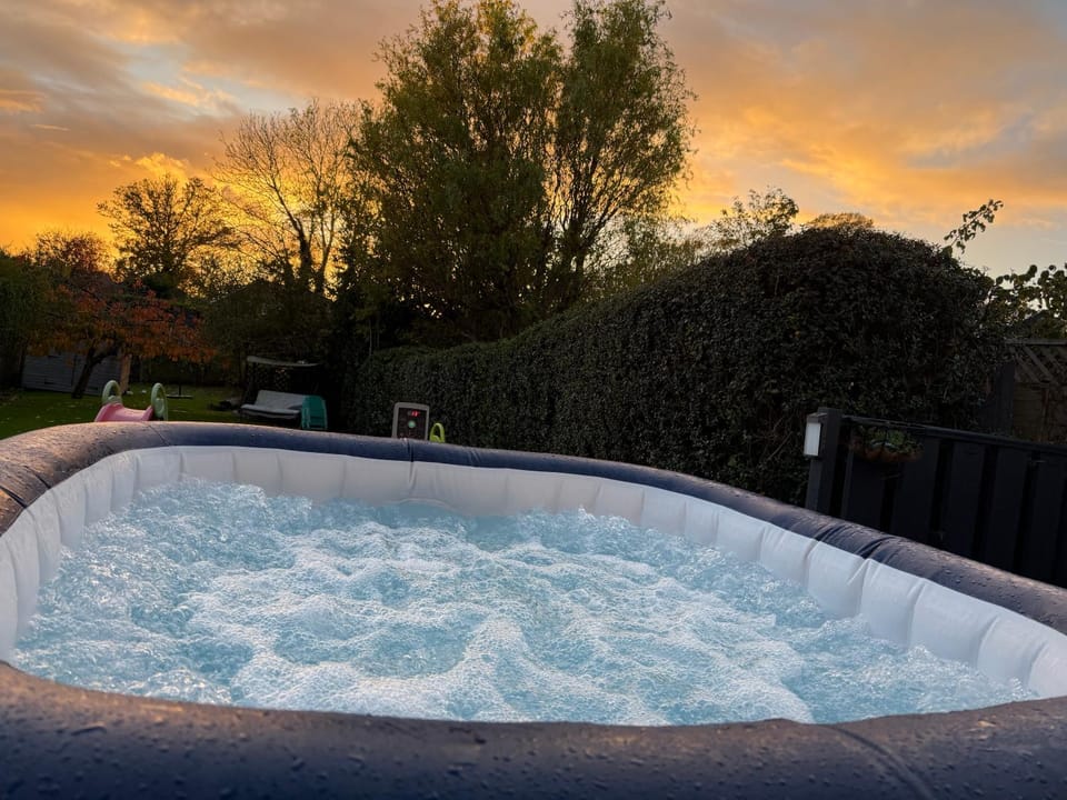 Fareham Heights 5BR, Lrg drive, LazySpa at extra cost, Lux, modern and Comfy House in Fareham