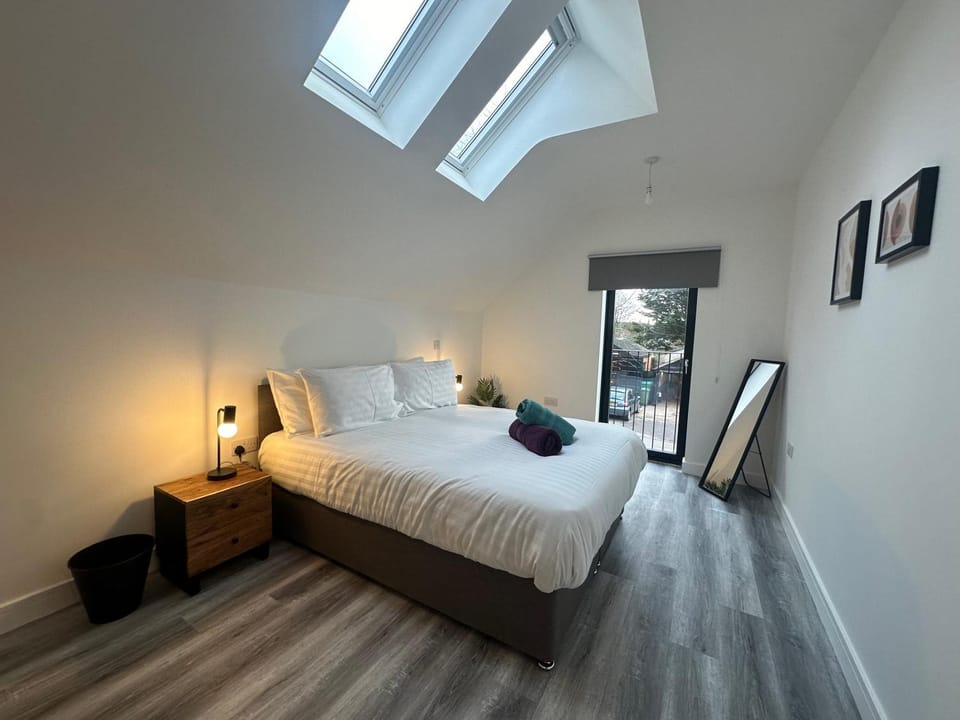 Bed, Photo of the whole room, Bedroom