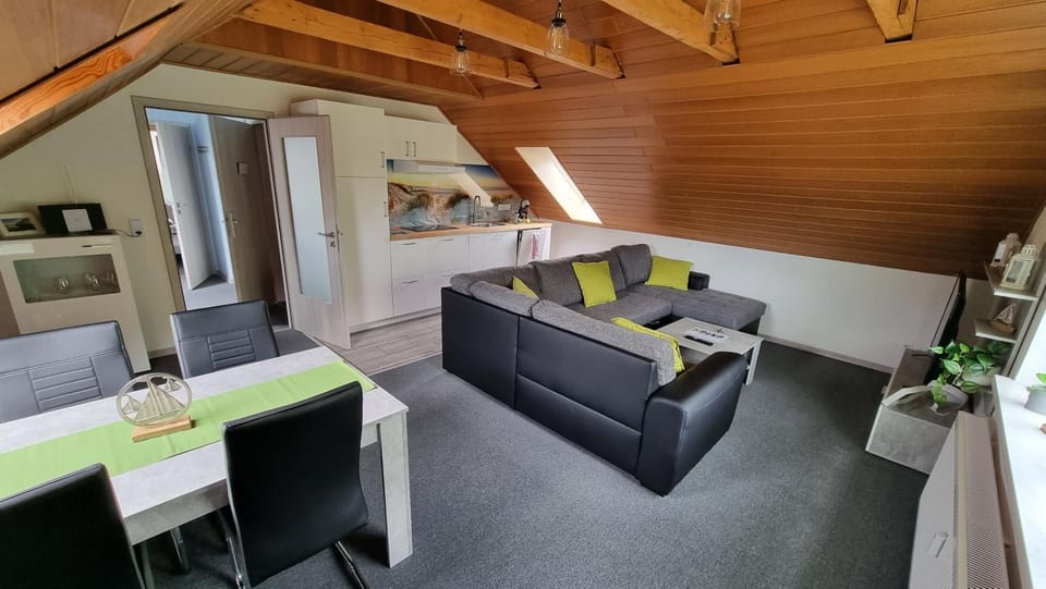 TV and multimedia, Kitchen or kitchenette, Living room, Seating area, Dining area