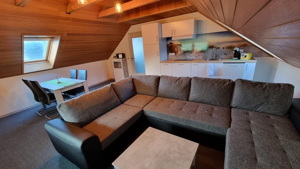 Kitchen or kitchenette, Living room, Seating area, Dining area, minibar