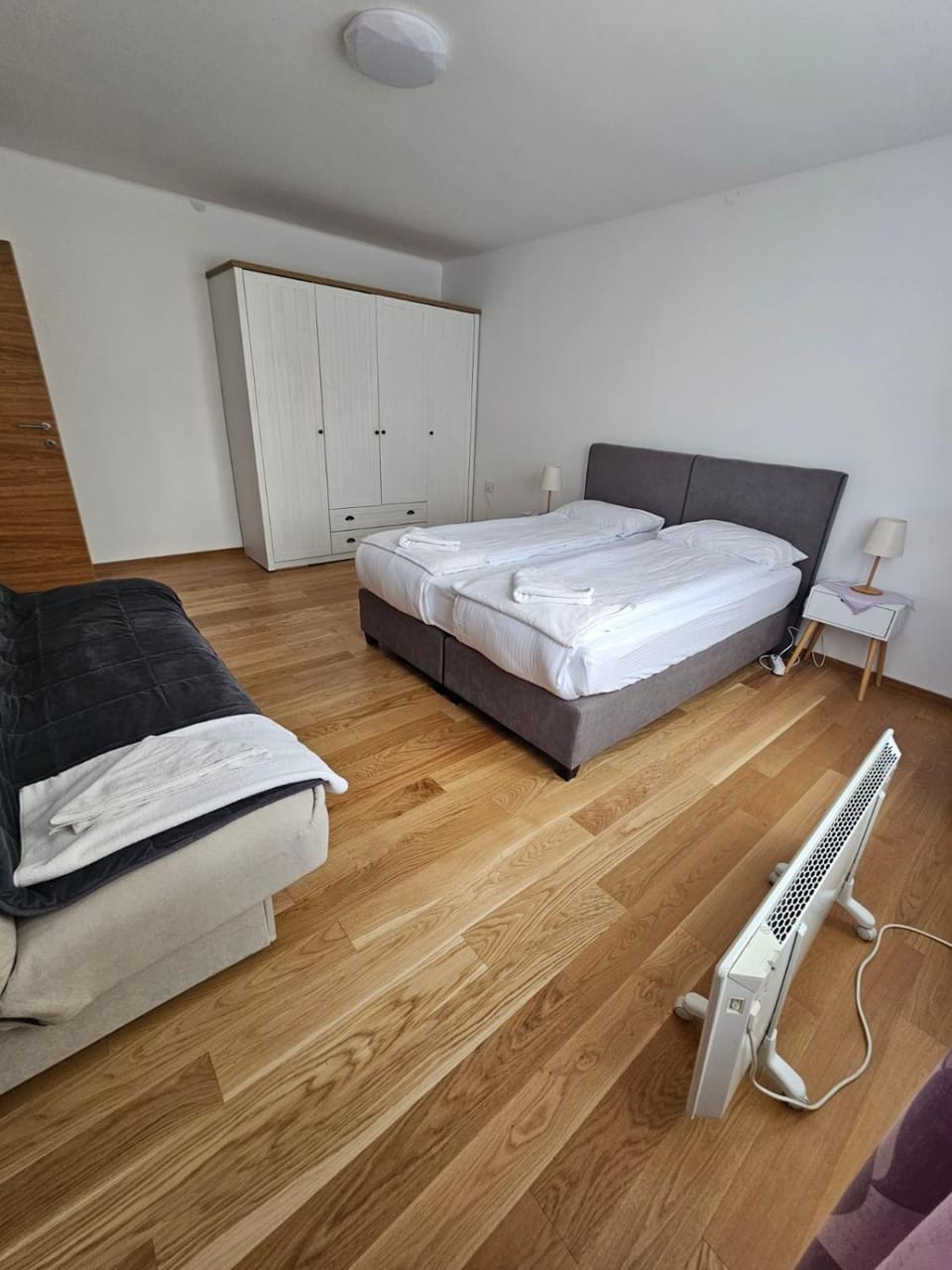 Bed, Photo of the whole room, Bedroom, wardrobe