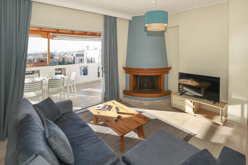TV and multimedia, Living room, Seating area, Dining area