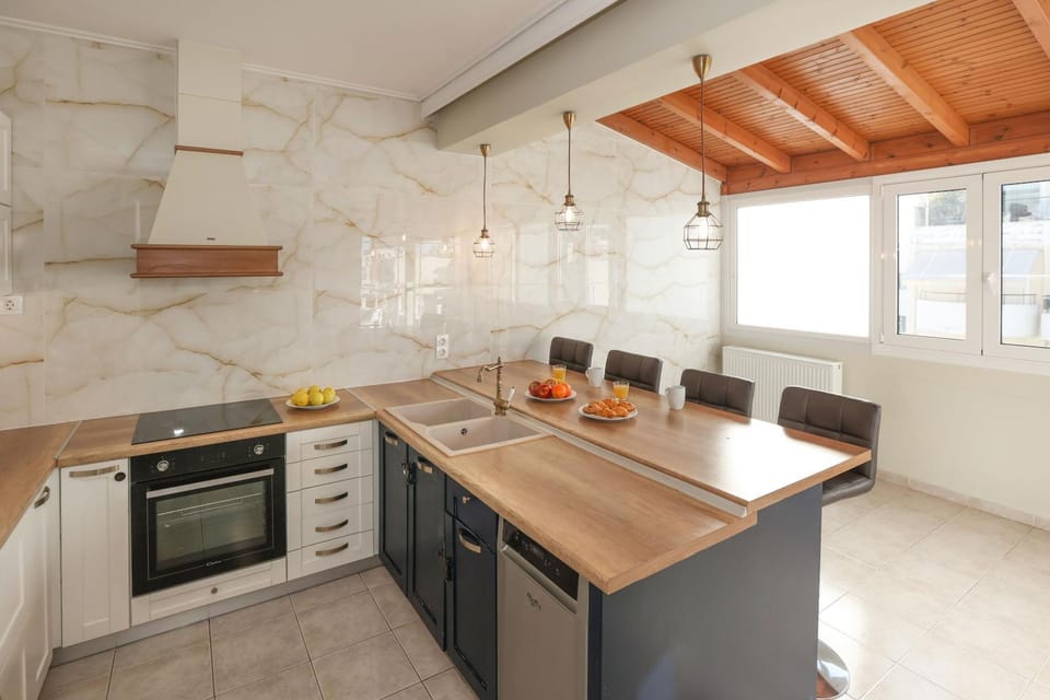Kitchen or kitchenette, Dining area, dishwasher, pet friendly, stove