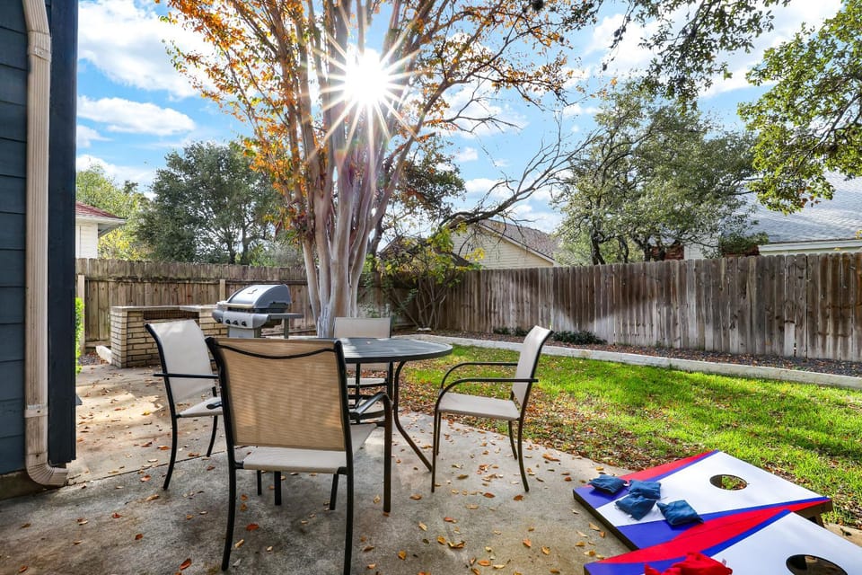 Nr Sea World Games WiFi BBQ Yard Pet Ok House in San Antonio