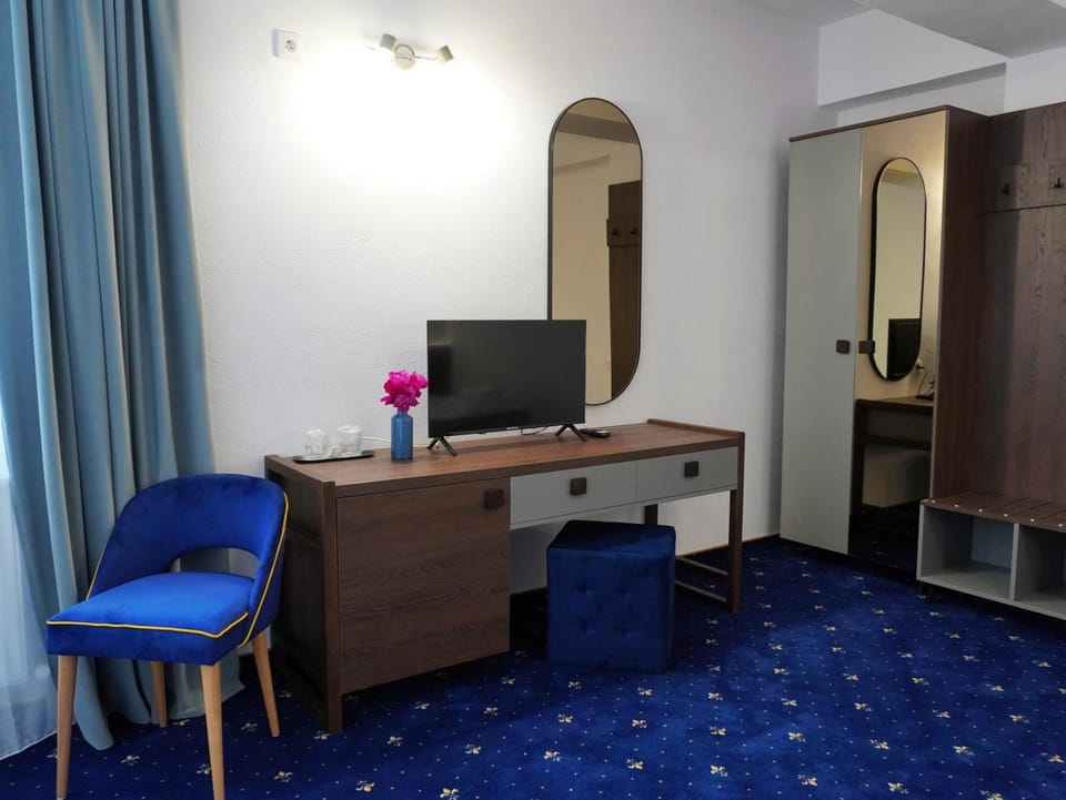 TV and multimedia, Photo of the whole room, wardrobe