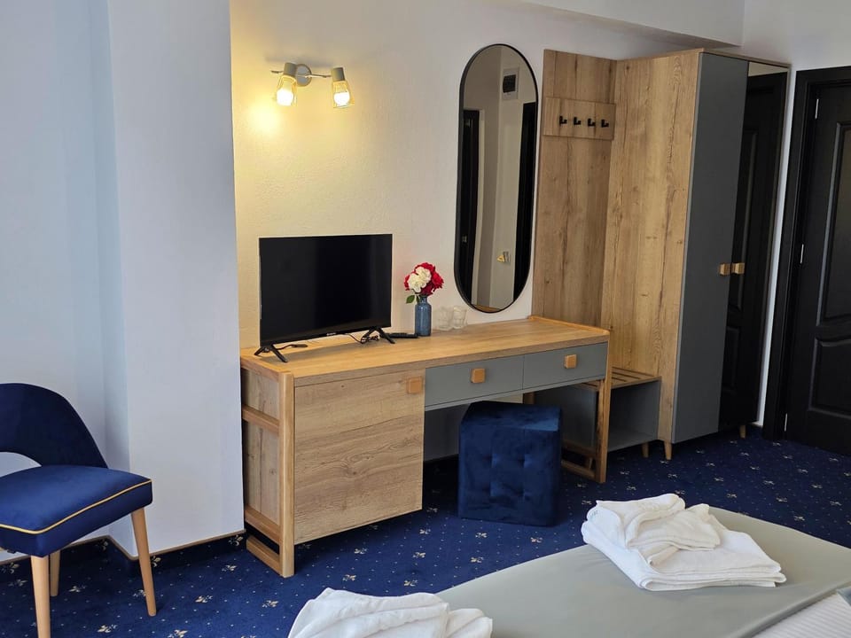 TV and multimedia, Photo of the whole room, wardrobe