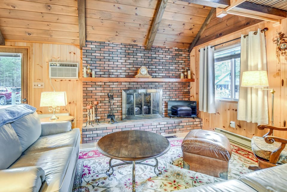 Charming Tamworth Cabin w/ Grill & Fireplace Cabin in Madison
