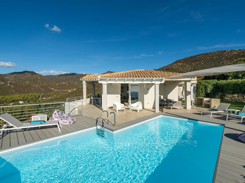 Property building, Balcony/Terrace, Mountain view, Pool view, Swimming pool
