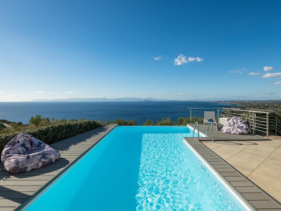 Day, Natural landscape, Pool view, Sea view, Swimming pool, sunbed