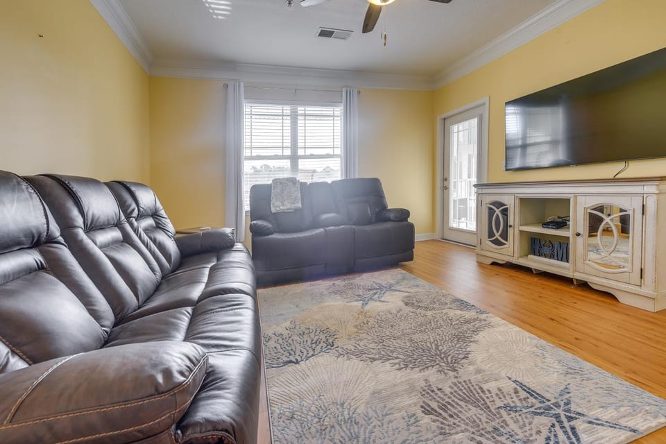 'Northern Escape' Condo in Golf Club Near Beaches House in South Carolina