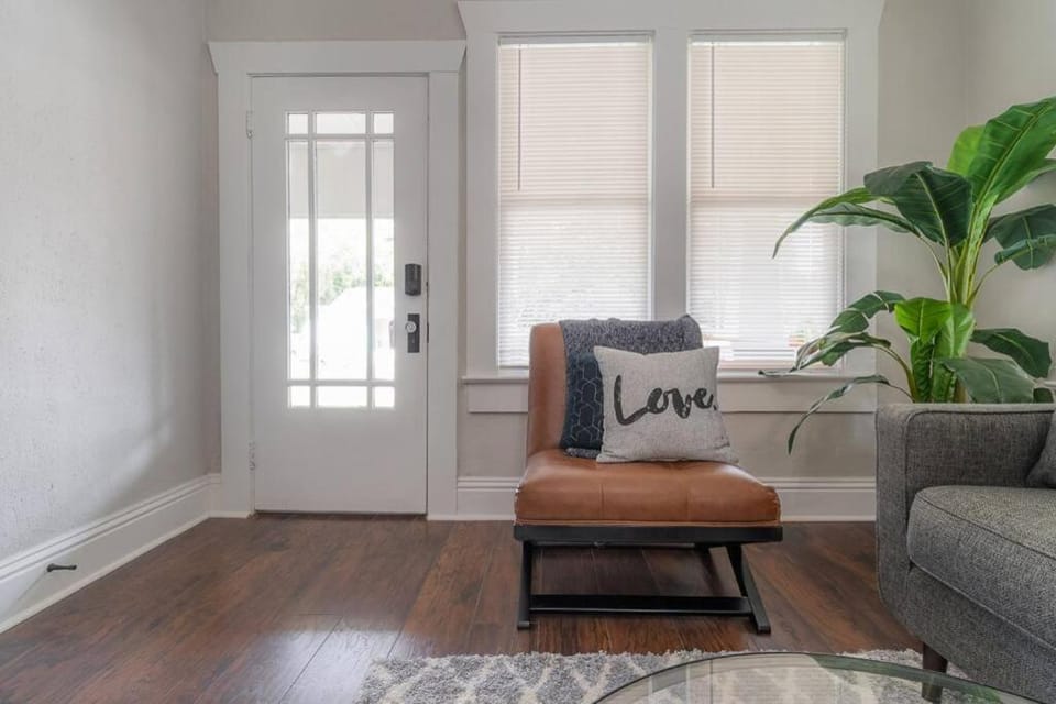 Rustic Bungalow Near Downtown/ Foodie Hotspots House in Tampa