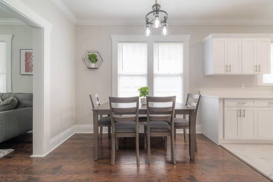 Rustic Bungalow Near Downtown/ Foodie Hotspots House in Tampa